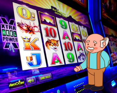 Люди преклонного возраста играющие в казино